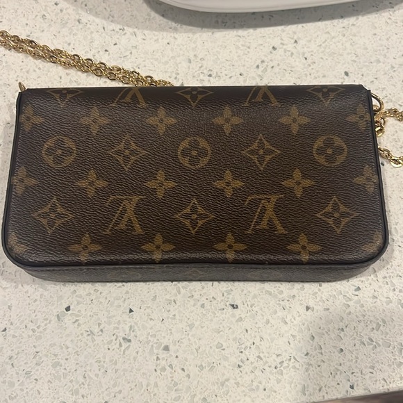 Louis Vuitton Pochette - Picture 10 of 13